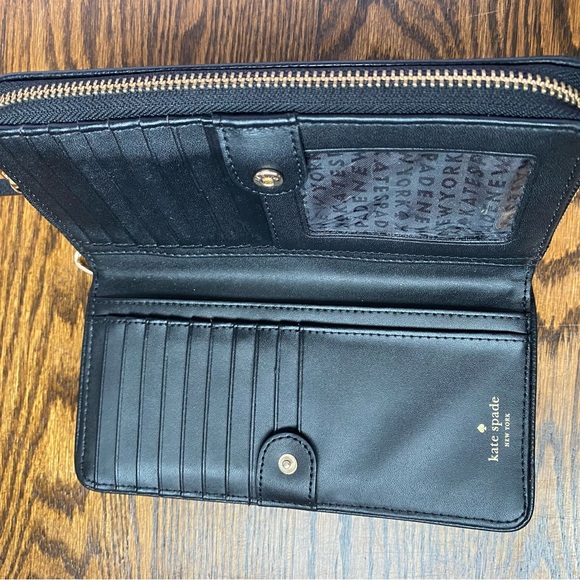 Kate Spade Wallet in Black - Picture 3 of 9